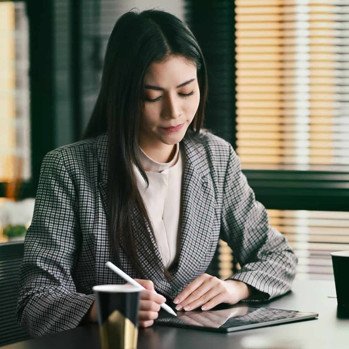 Van Bach Finance
